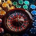 Suasana room Bingo Zuma79 yang ramai dengan papan angka dan kartu berwarna-warni
